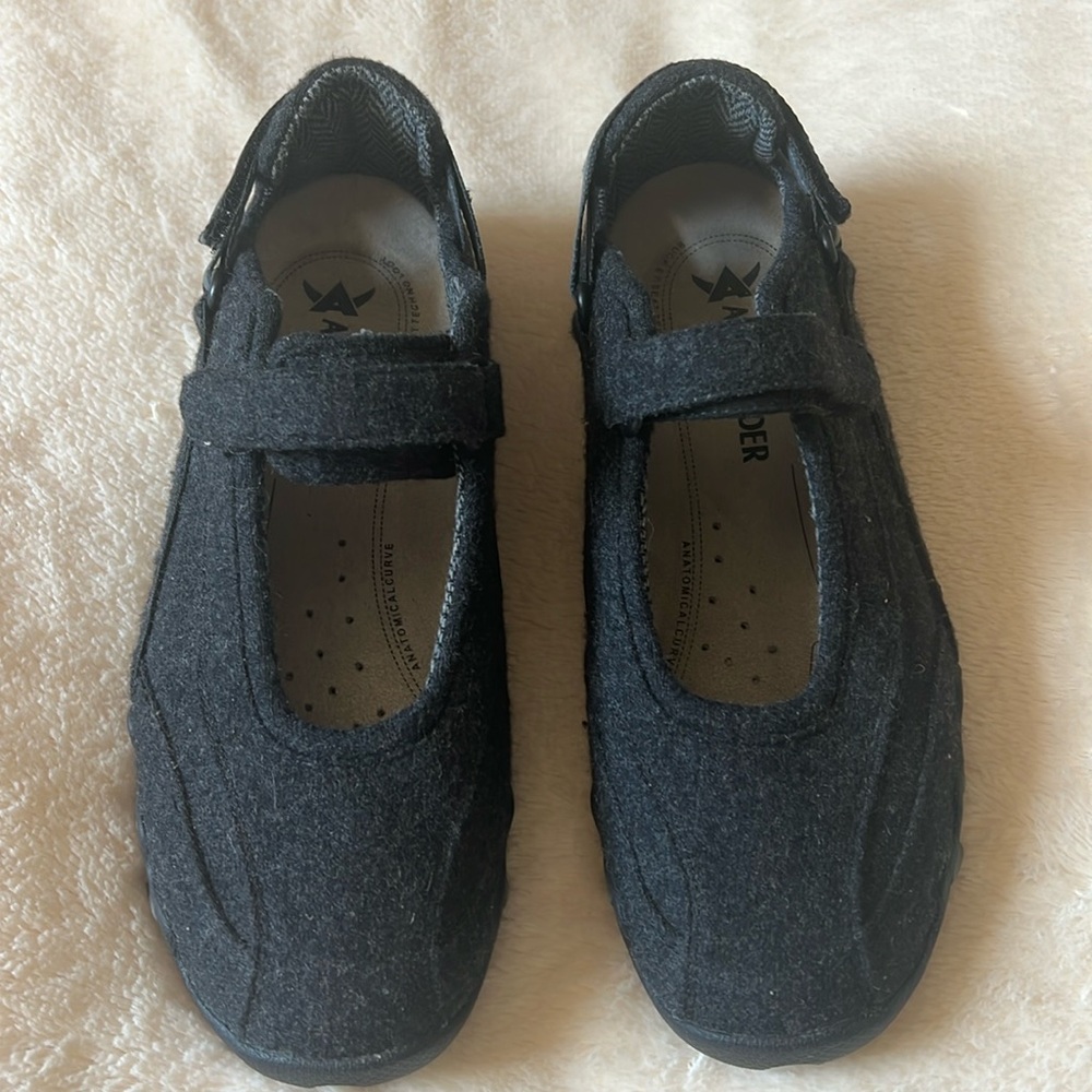MEPHISTO • Allrounder Niro MaryJane • Gray Felt • Size 10